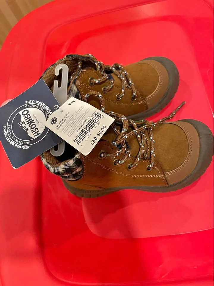 BNWT- Toddler Size 9 Hiking Boots thumbnail