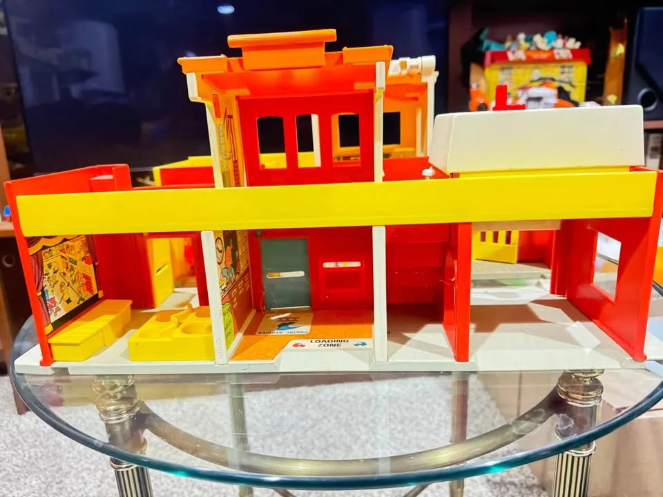 Vintage Fisher Price Village image indicator(3)