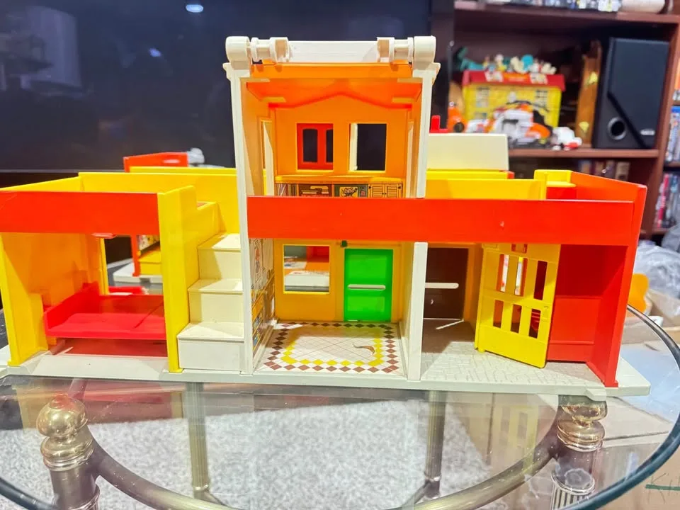 Vintage Fisher Price Village image indicator(4)