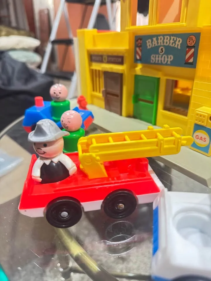 Vintage Fisher Price Village image indicator(5)