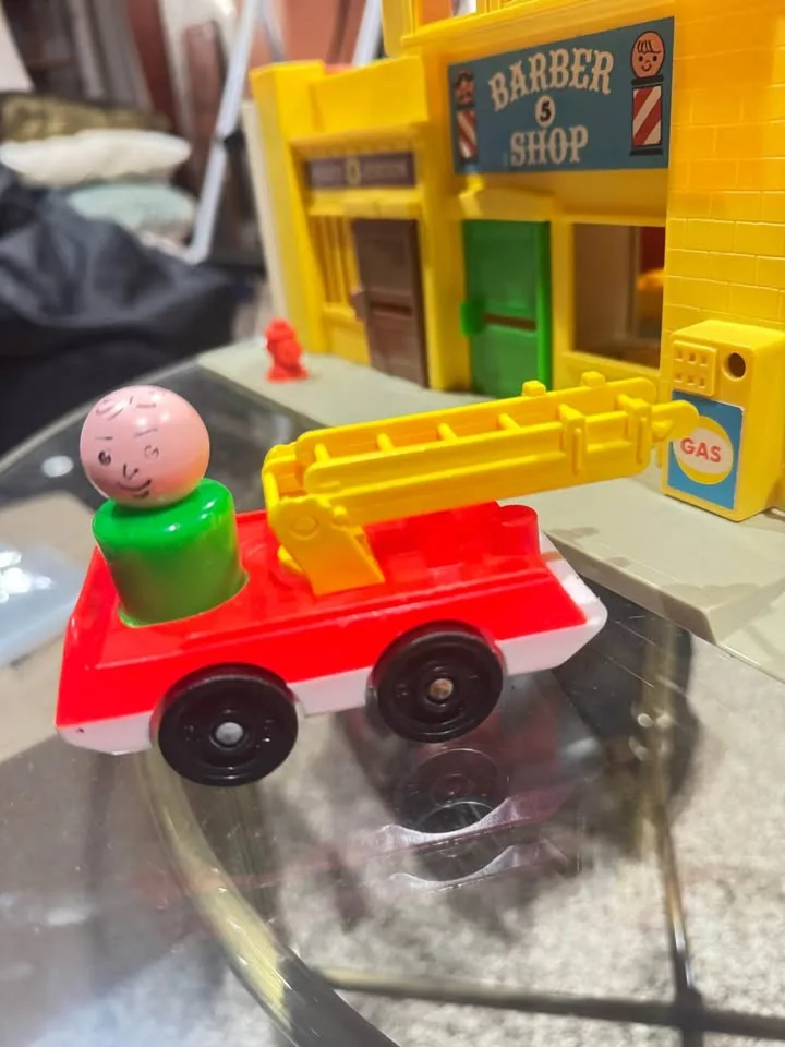Vintage Fisher Price Village image indicator(7)