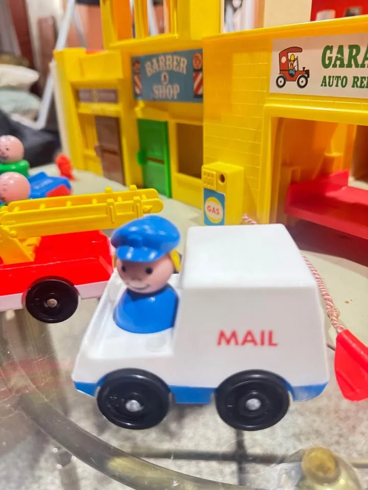 Vintage Fisher Price Village image indicator(8)