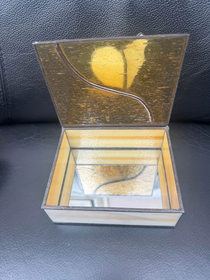 Beautiful Amber Stained Glass Butterfly Treasure Box - photo 4