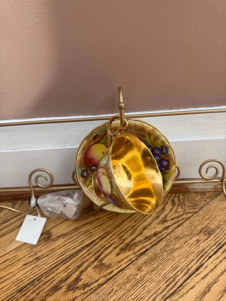 Beautiful Tea Cup Wrought Iron Wall Display image indicator(2)