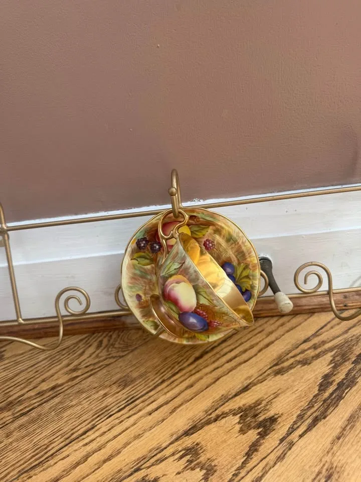 Beautiful Tea Cup Wrought Iron Wall Display image indicator(3)