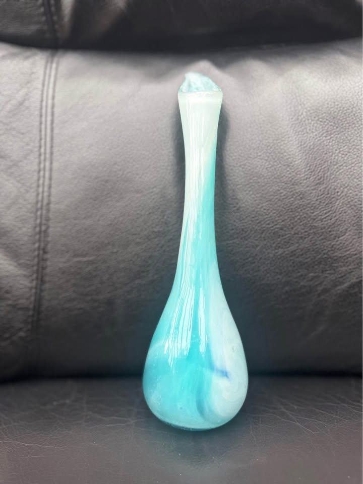Beautiful Aqua Bud Vase - photo 2