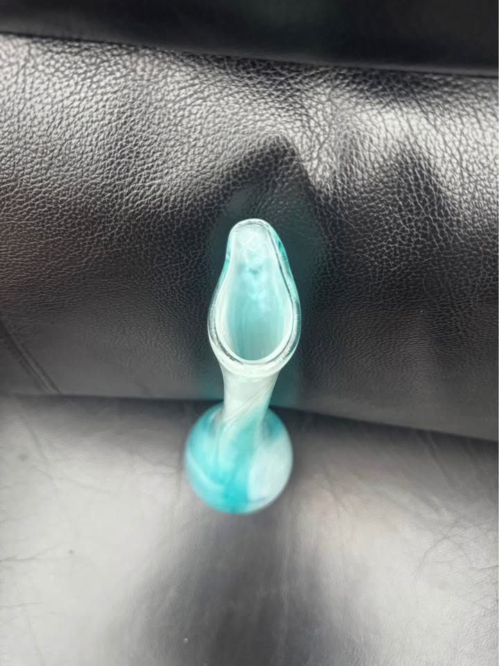 Beautiful Aqua Bud Vase - photo 3