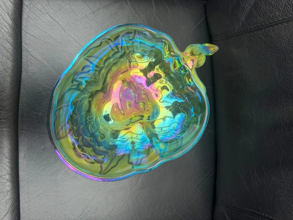 Stunning Green Carnival Glass Serving Bowl image indicator(5)