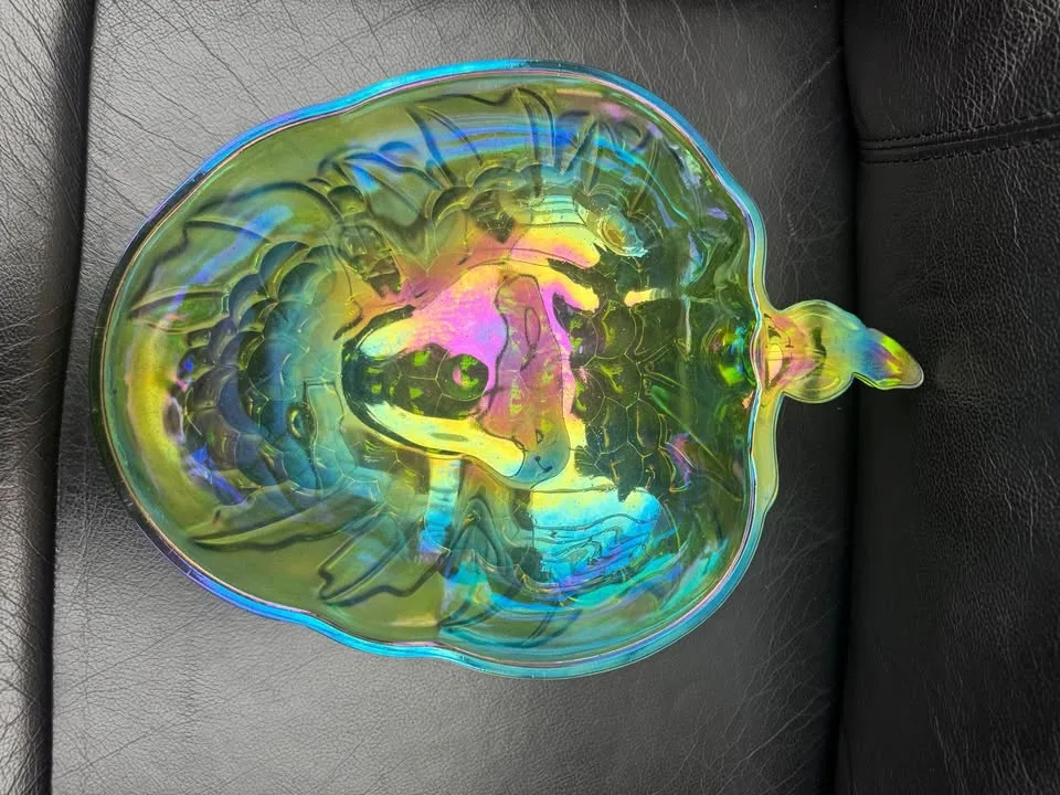 Stunning Green Carnival Glass Serving Bowl image indicator(6)