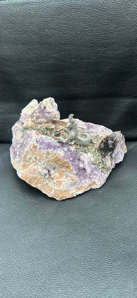 Beautiful Vintage Amethyst Art - photo 2