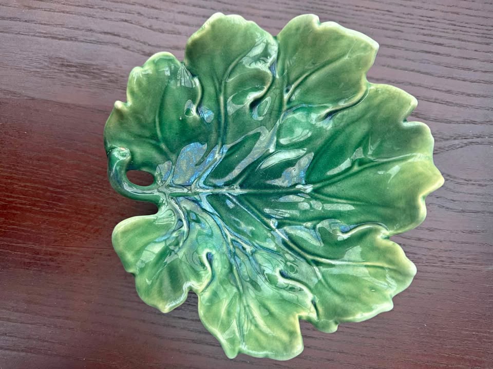 Majolica Old Leaf Ceramic Plate