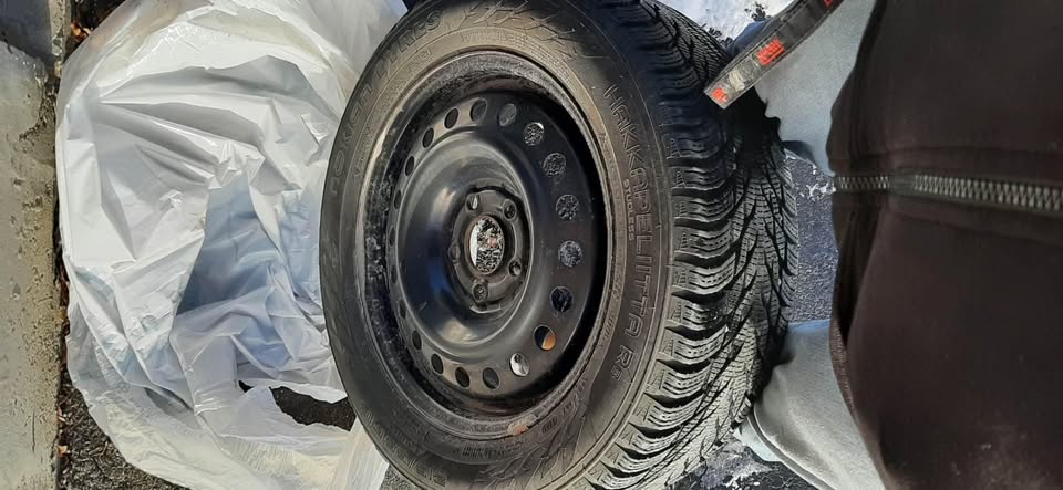 Hakkapeliitta Winter Tires with Rims 215/55/R16 - photo 4