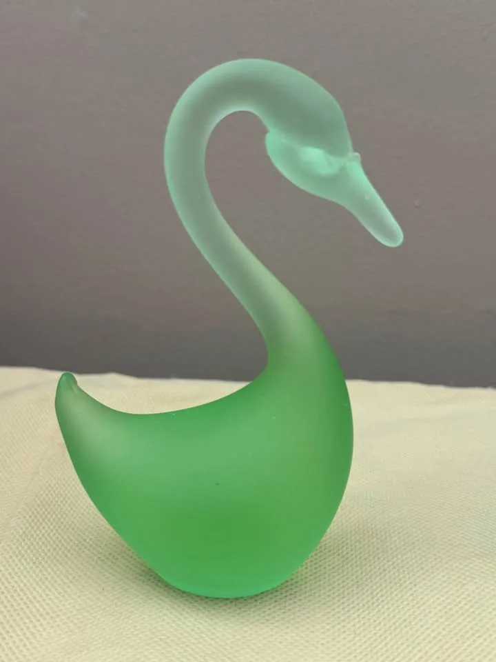 Beautiful Glass Swan Figurines image indicator(5)