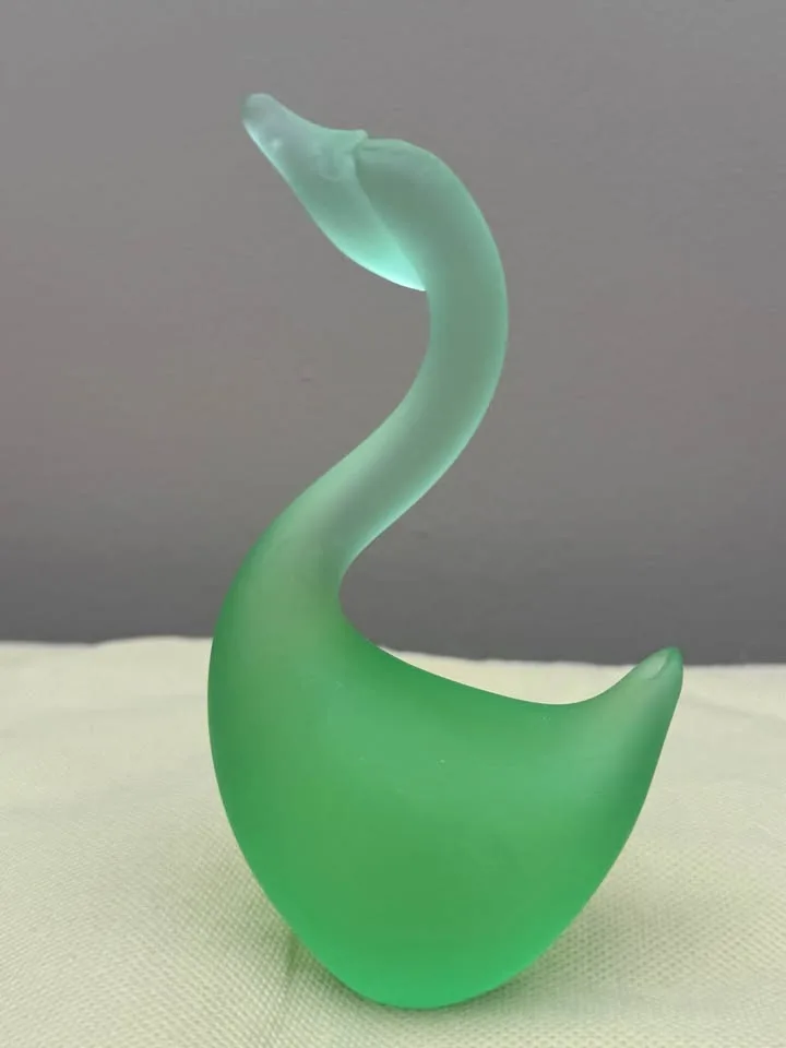 Beautiful Glass Swan Figurines image indicator(6)