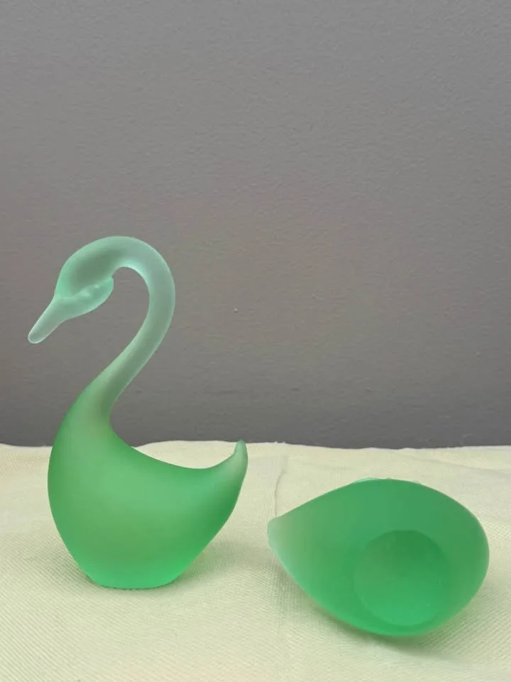 Beautiful Glass Swan Figurines image indicator(7)