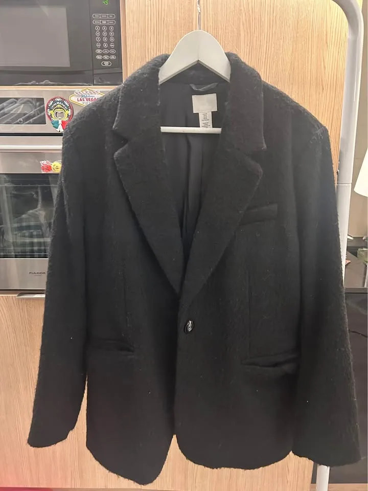 H&M Black Blazer - Size M image indicator(2)