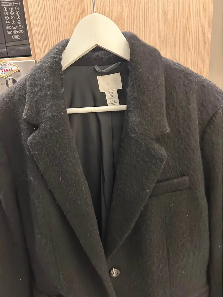 H&M Black Blazer - Size M image indicator(8)