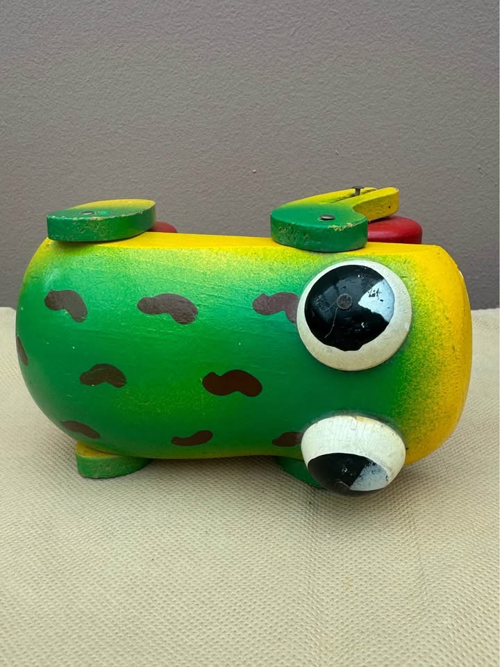 Charming Vintage Fisher Price Frog Pull Toy - photo 3