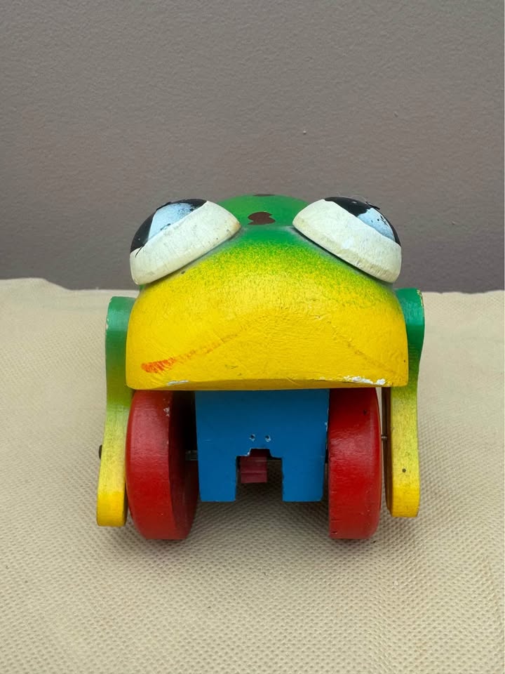 Charming Vintage Fisher Price Frog Pull Toy - photo 5