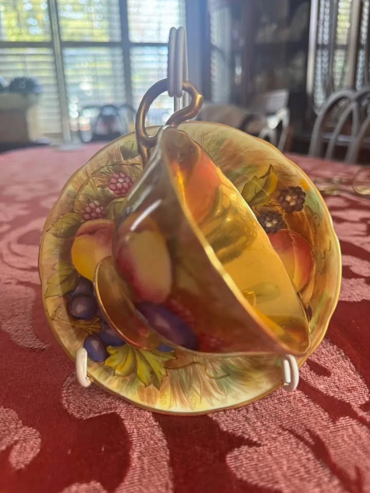 Gorgeous Aynsley Tea Cup image indicator(4)