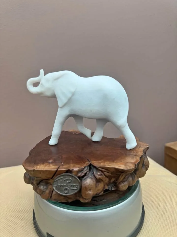 Fabulous Elephant Sculpture thumbnail