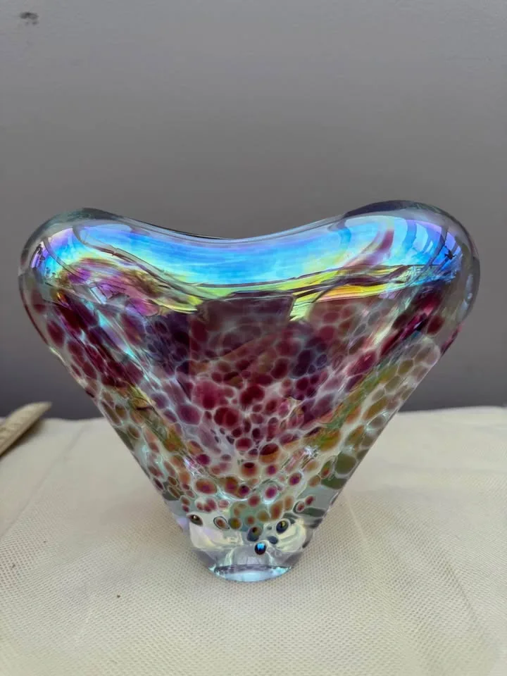 Exquisite Vintage Art Glass Vase image indicator(4)