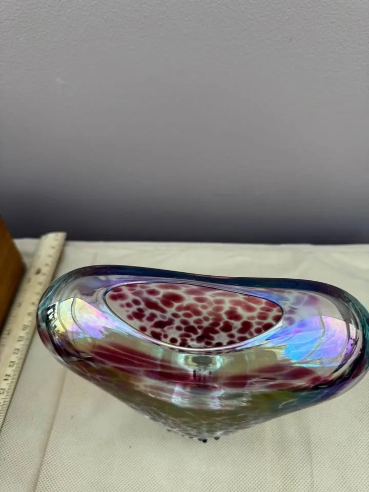 Exquisite Vintage Art Glass Vase image indicator(5)