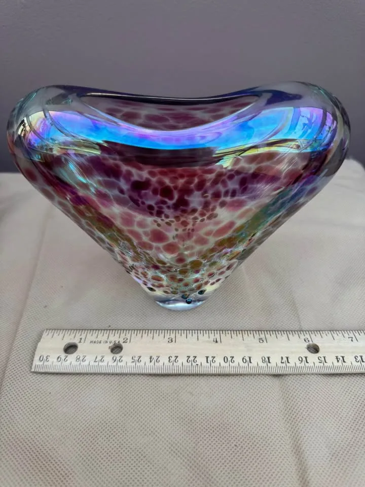 Exquisite Vintage Art Glass Vase image indicator(6)
