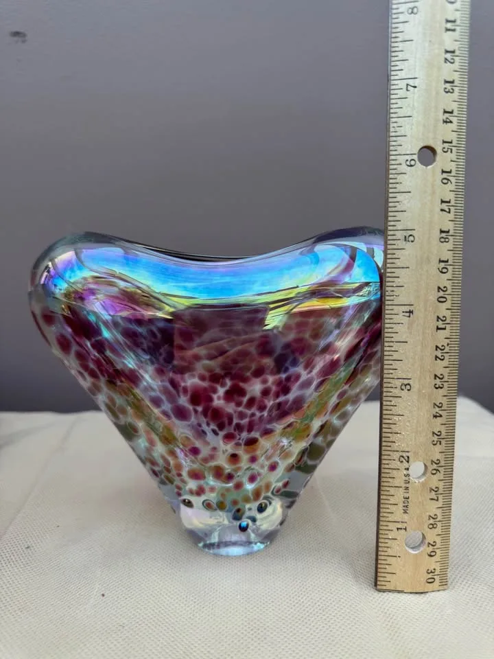 Exquisite Vintage Art Glass Vase image indicator(7)