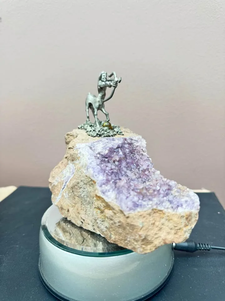 Beautiful Vintage Amethyst Art thumbnail
