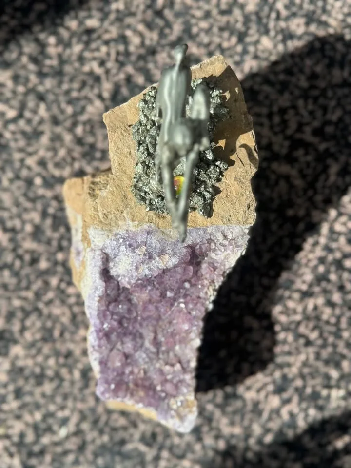 Beautiful Vintage Amethyst Art image indicator(3)