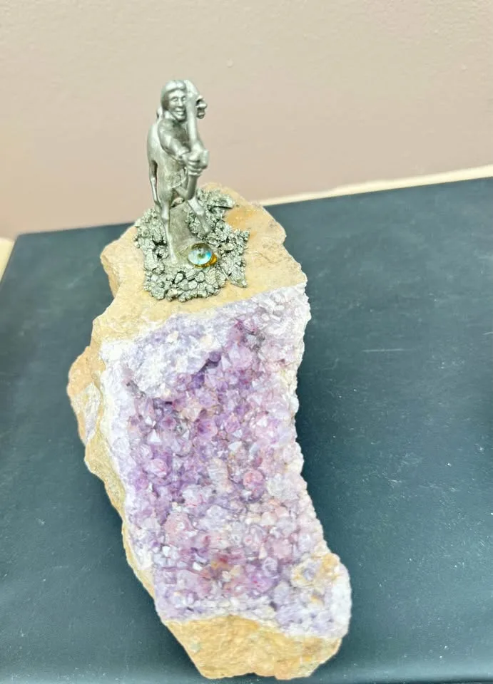 Beautiful Vintage Amethyst Art image indicator(4)