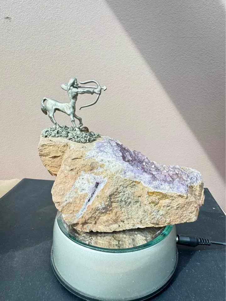 Beautiful Vintage Amethyst Art image indicator(6)