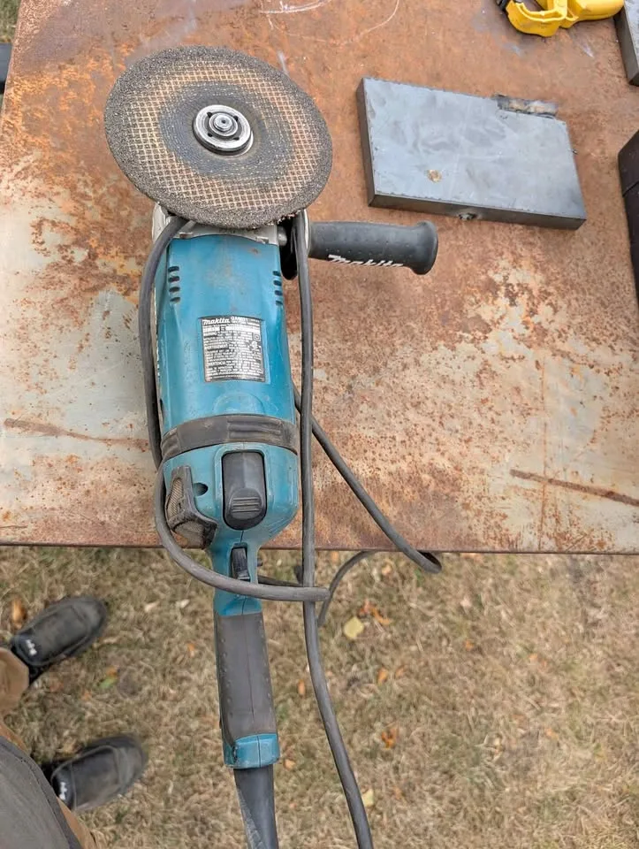 9" Makita grinder thumbnail