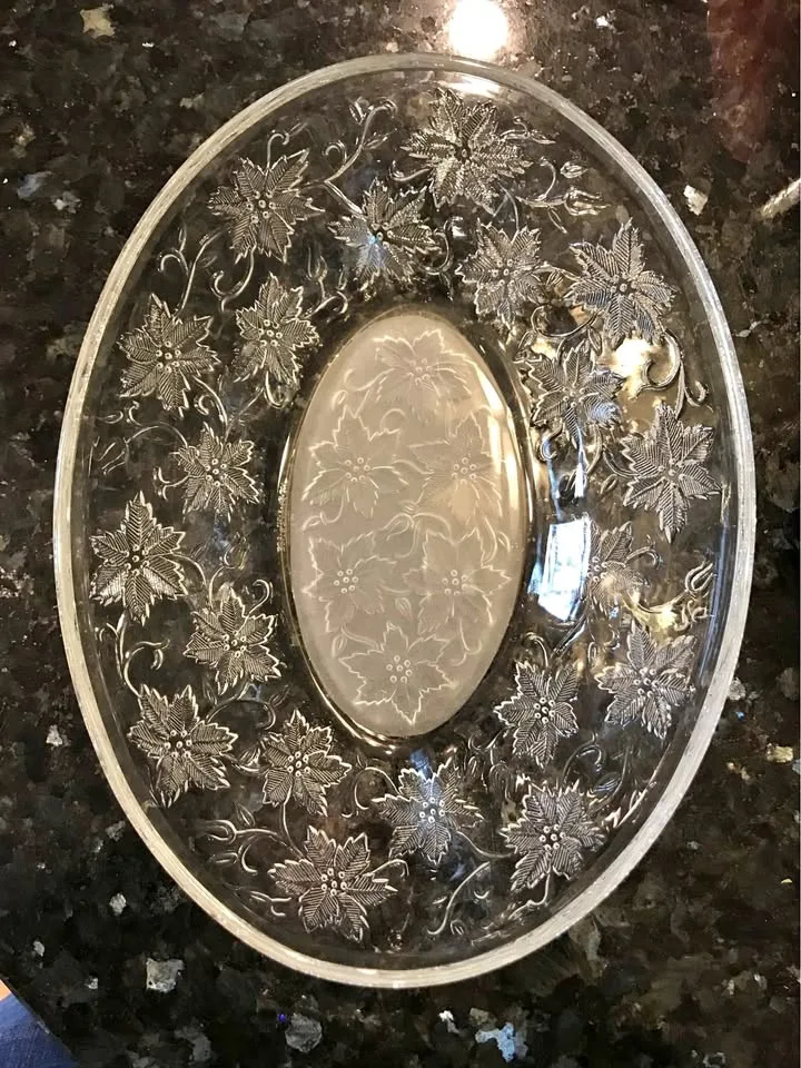 Beautiful Oval Glass Serving Dish thumbnail