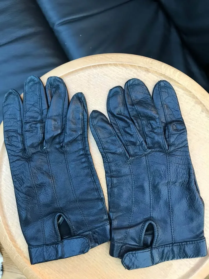 Ladies Small Leather Driving Gloves image indicator(3)