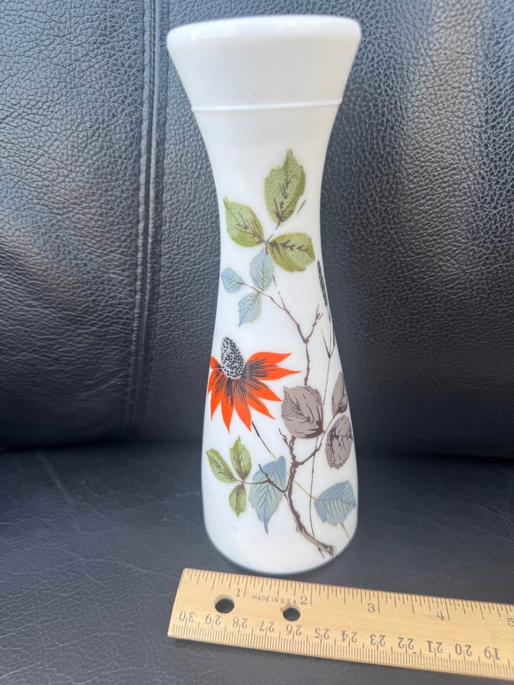 Vintage Appliqued Milk Glass Vase - photo 2