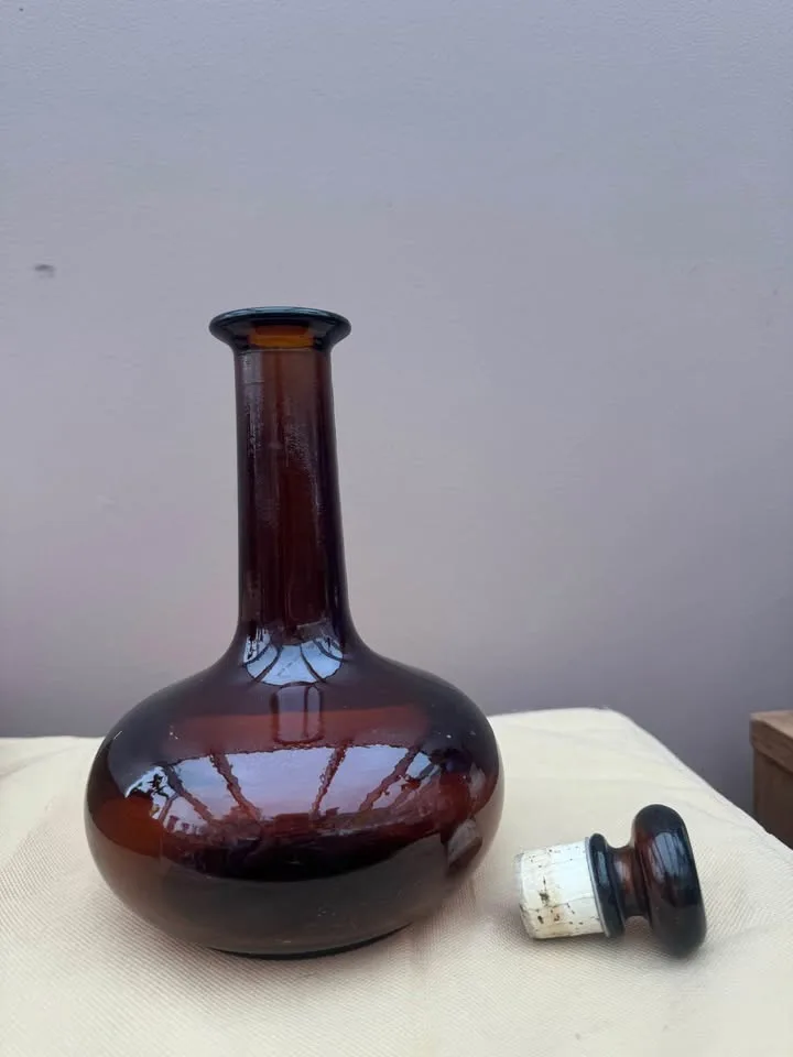 Vintage Decanter image indicator(3)