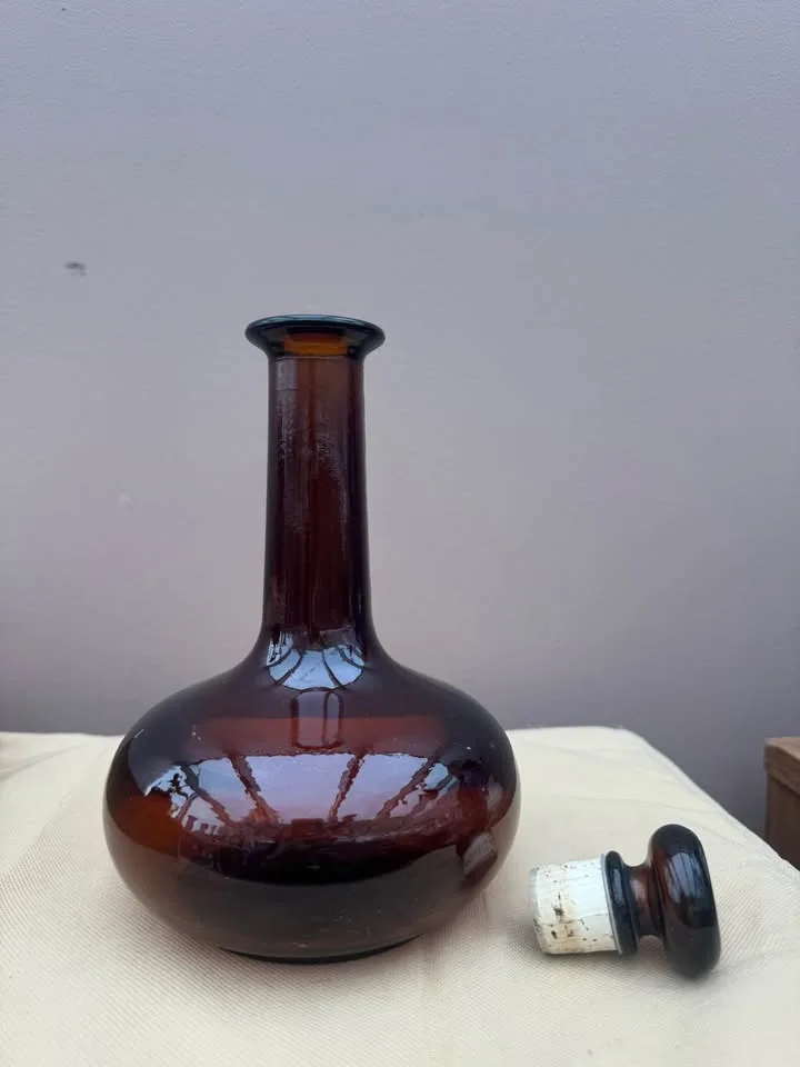 Vintage Decanter image indicator(4)
