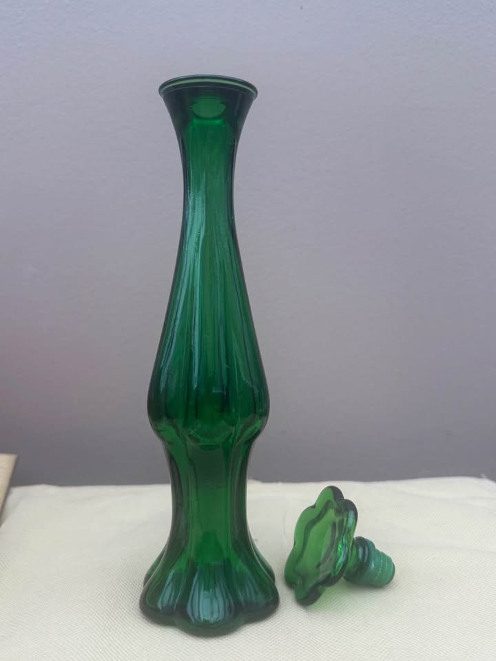 Beautiful Emerald Green Collectable Perfume Bottle - photo 2