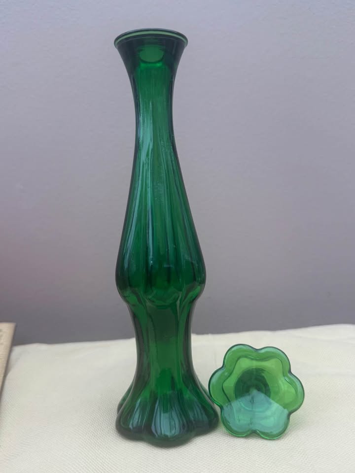 Beautiful Emerald Green Collectable Perfume Bottle - photo 3