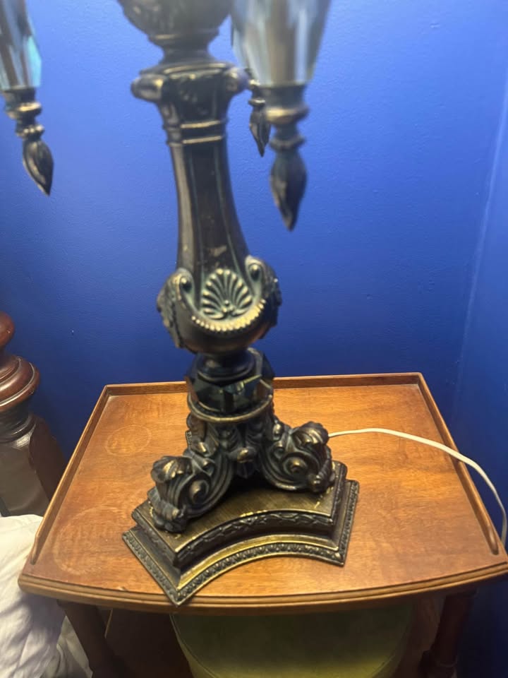 Gothic Style Table Lamp - photo 4