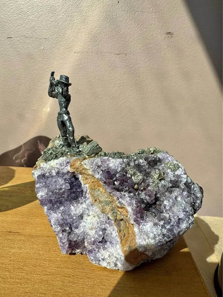 Canadian Amethyst Rock Art Collectible thumbnail