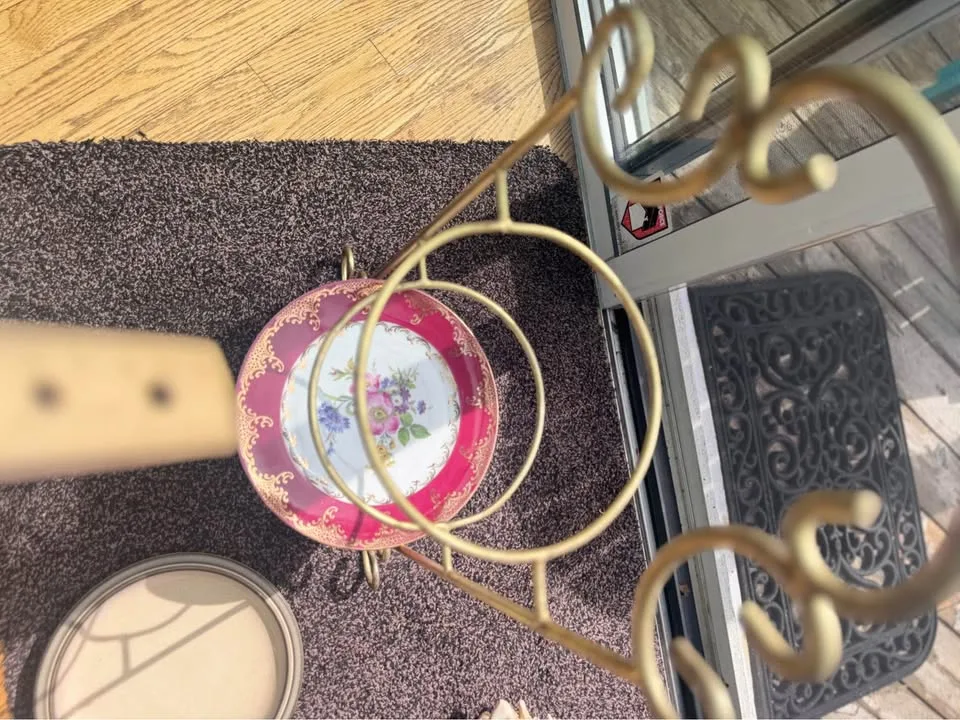 Beautiful Plate Stand image indicator(7)