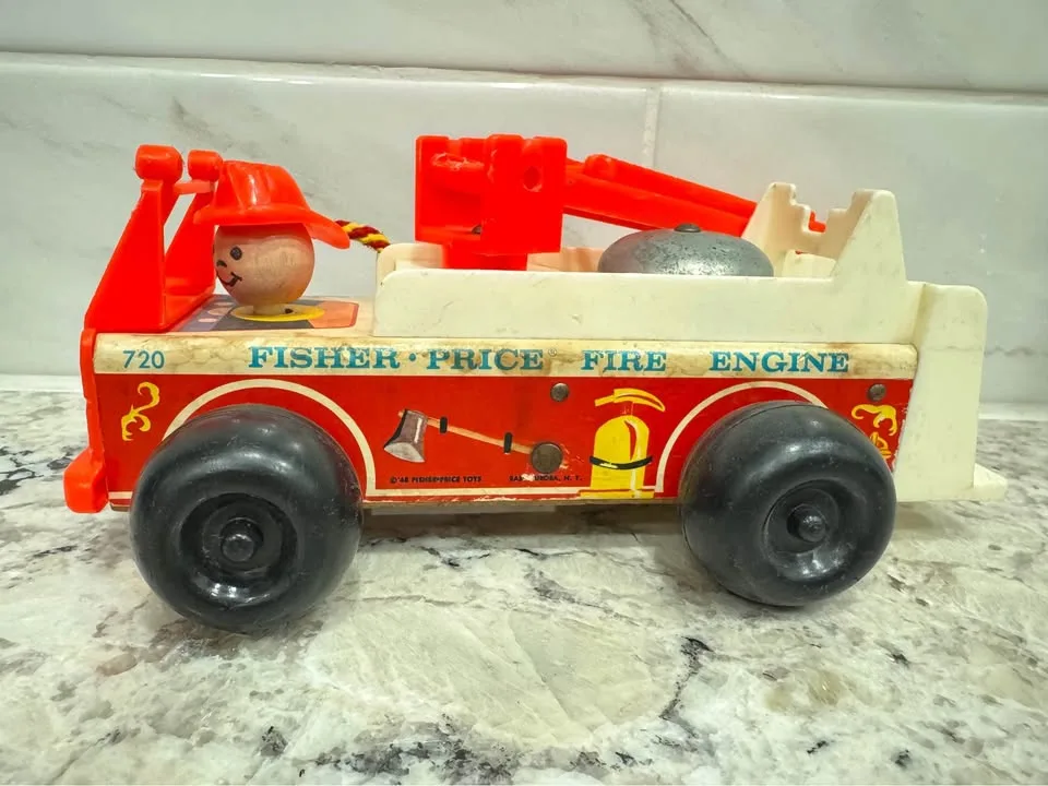 Fisher Price Fire Engine image indicator(3)