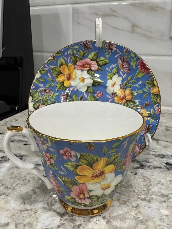 Stunning Teacup & Saucer image indicator(2)