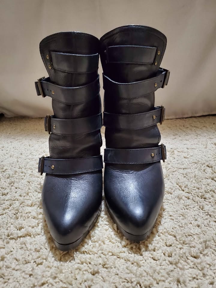 Stiletto boots