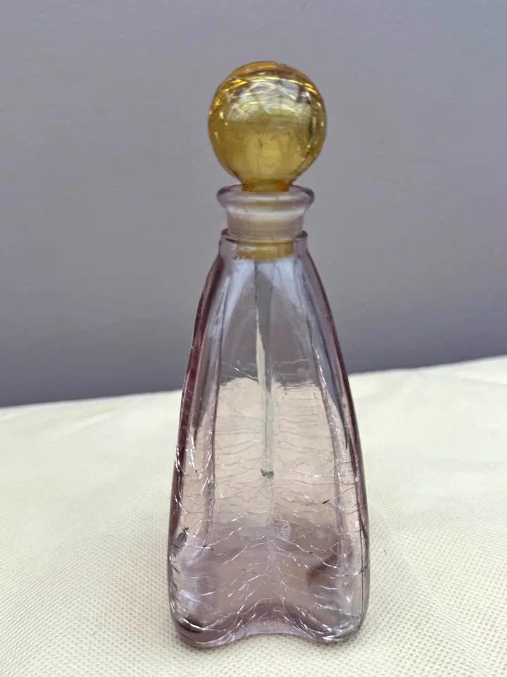 Beautiful Glass Perfume Bottle thumbnail