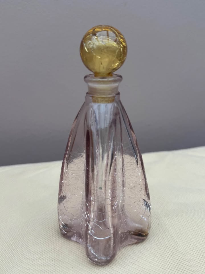 Beautiful Glass Perfume Bottle - photo 2