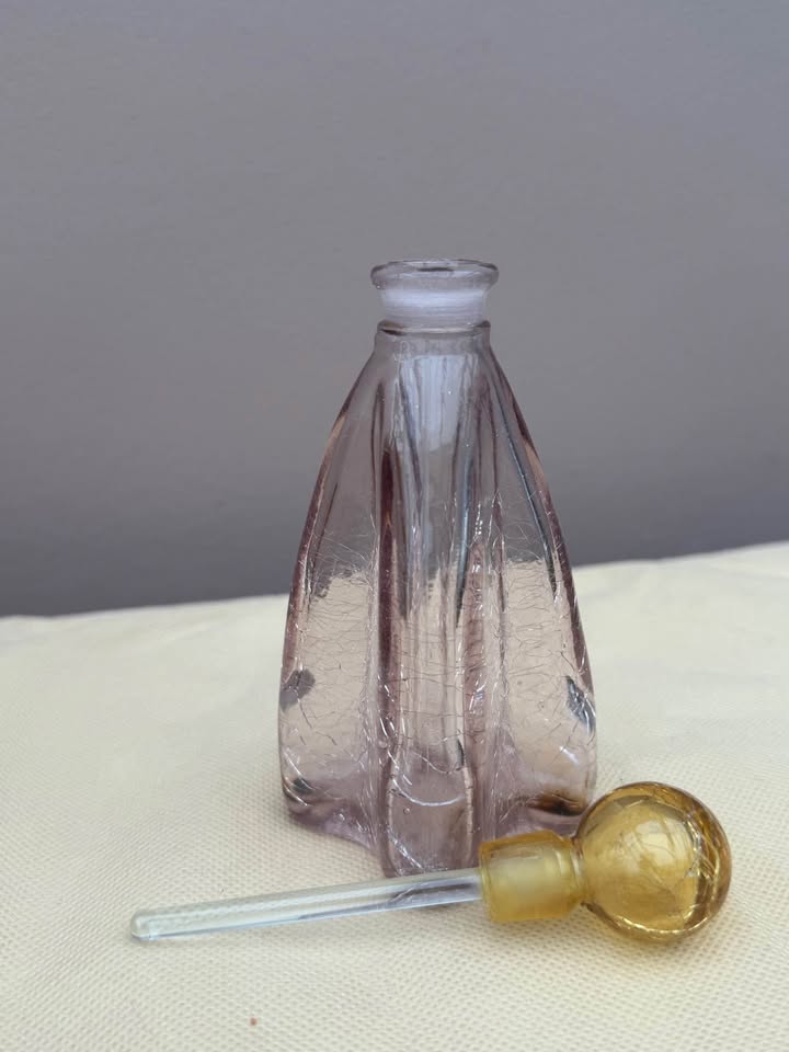 Beautiful Glass Perfume Bottle - photo 3